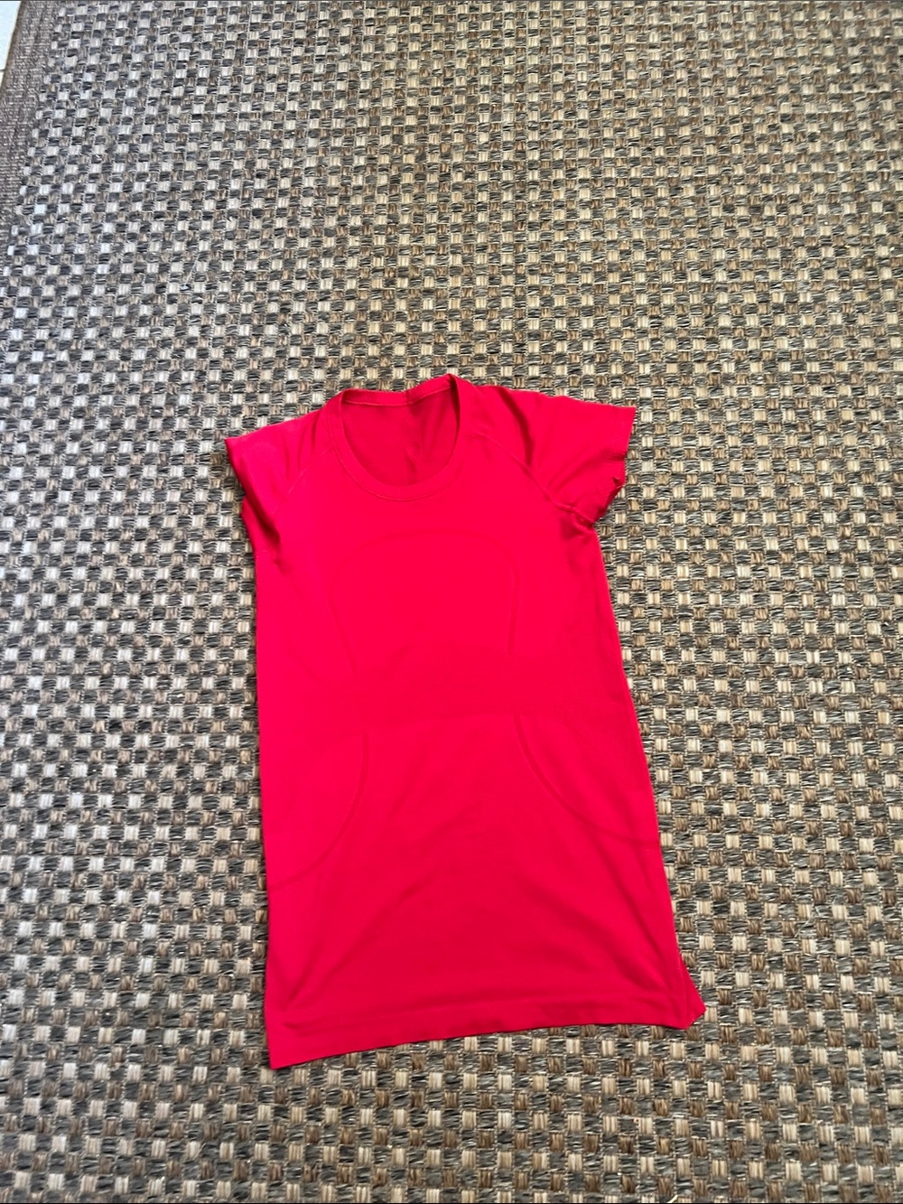 Women’s lululemon large red Short-Sleeve Active Tee